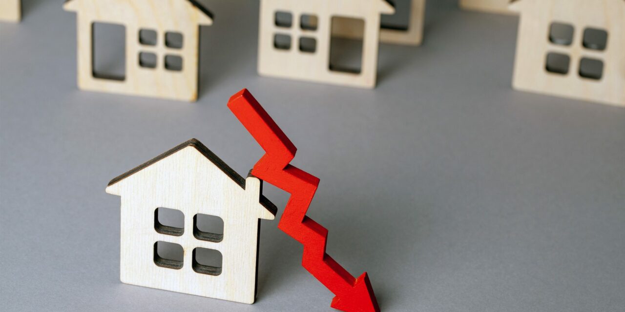Home Prices Fall for First Time in Three Years